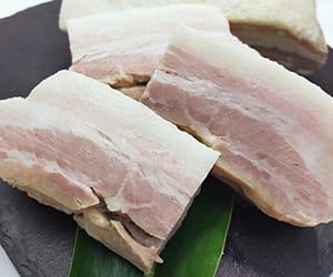 沖縄あぐー豚の減塩熟成ベーコン