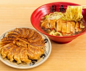 園食堂「冷凍肉餃子、冷凍肉タンメン詰め合わせ」